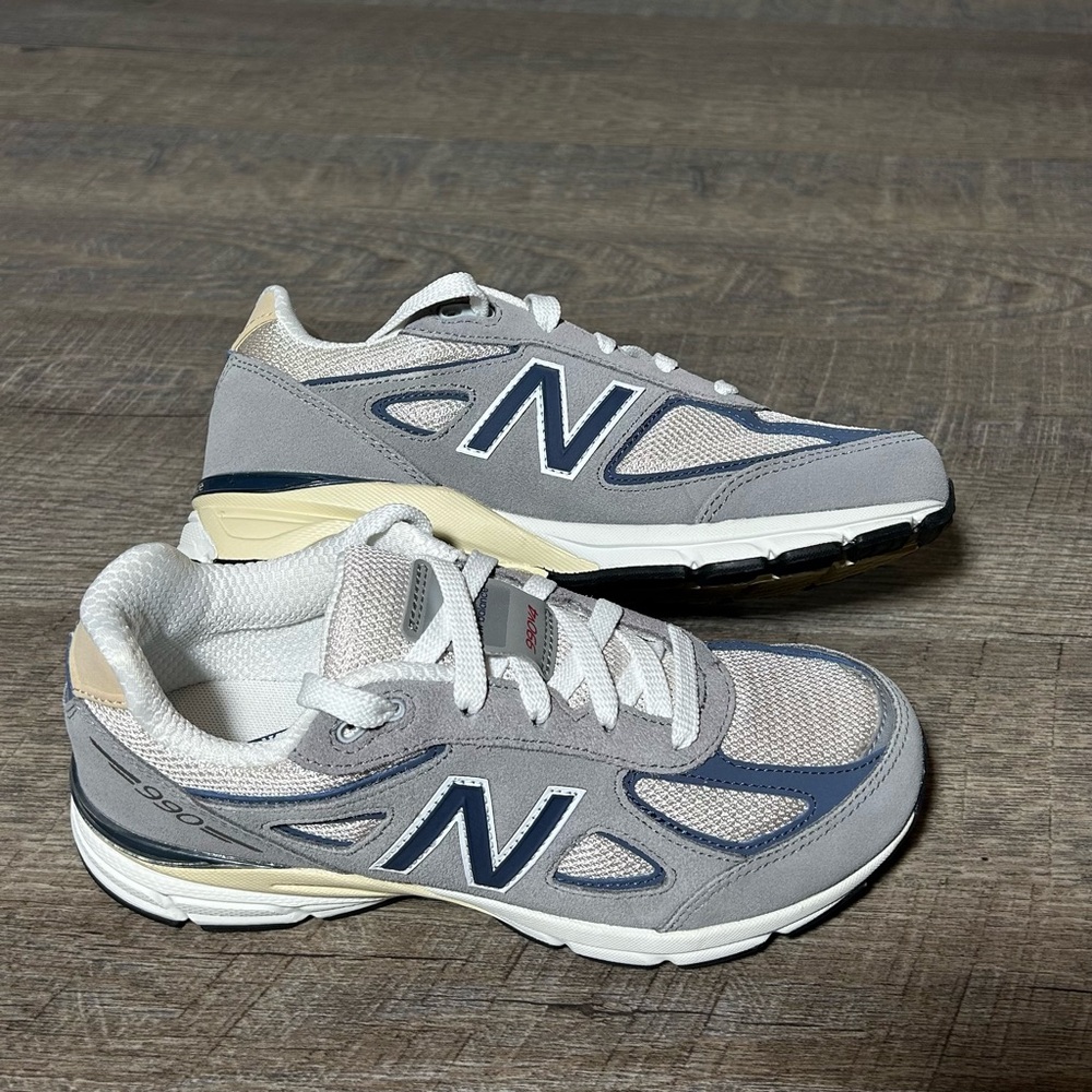 New Balance 990v4